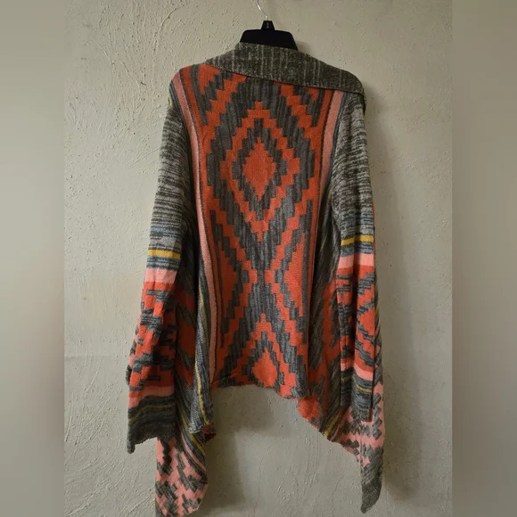 Chic Multicolor Geometric Sweater Poncho - Picture 3 of 3